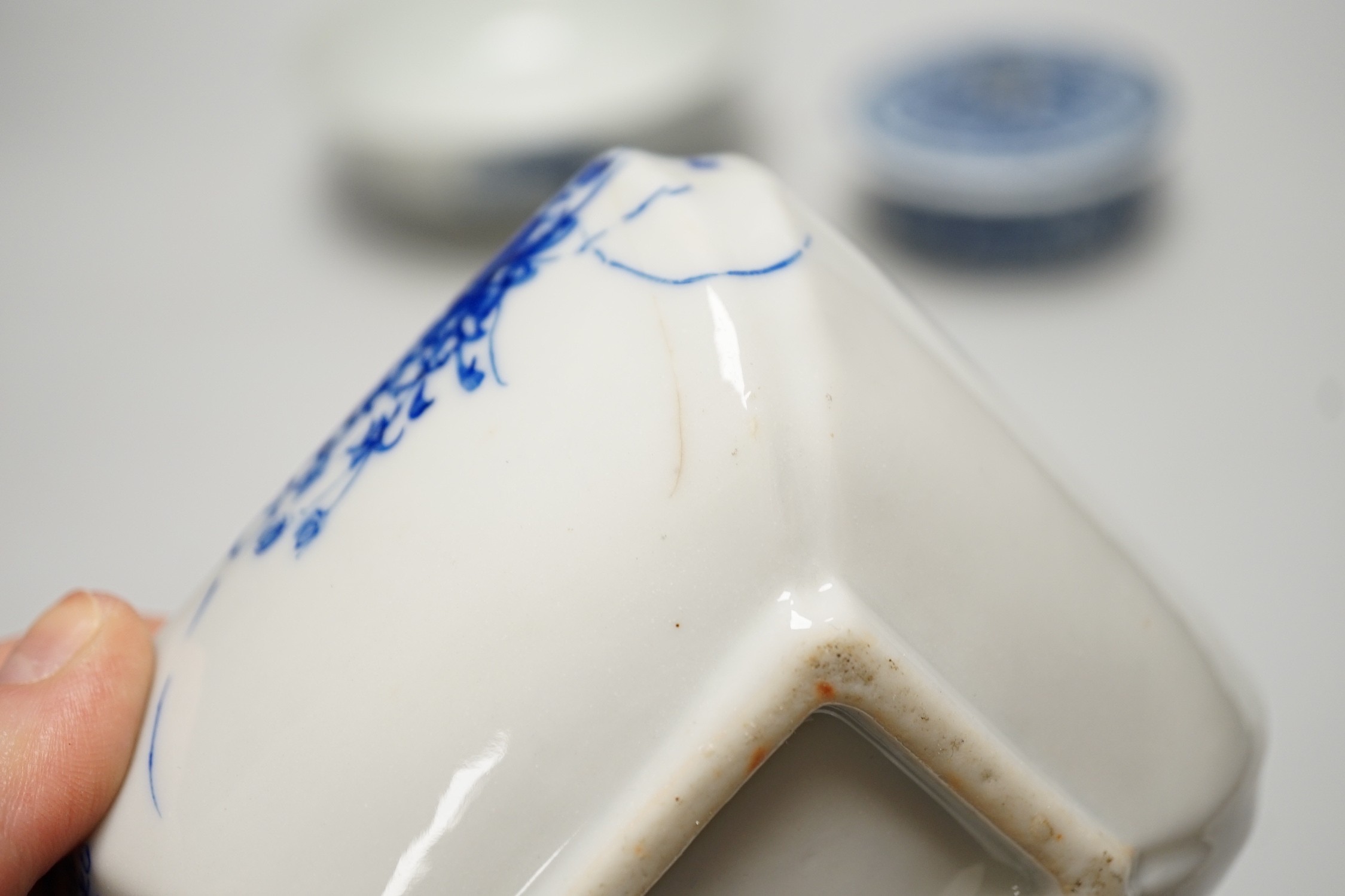 A Chinese blue and white Dragon medallion bowl, 16.3 cm, a blue and white pot cover and stand and a Japanese box and cover
